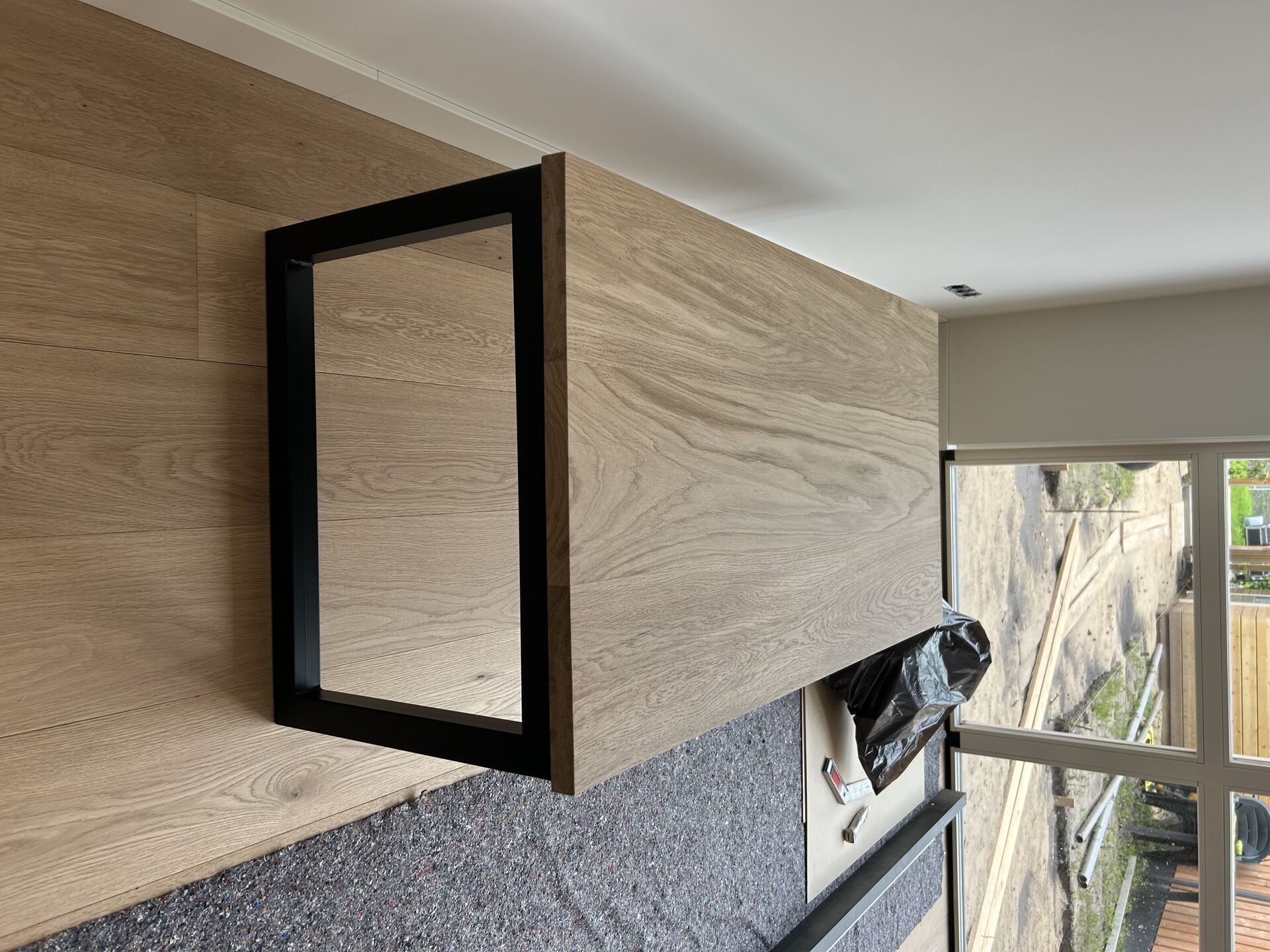 Tafel met stalen frame detail