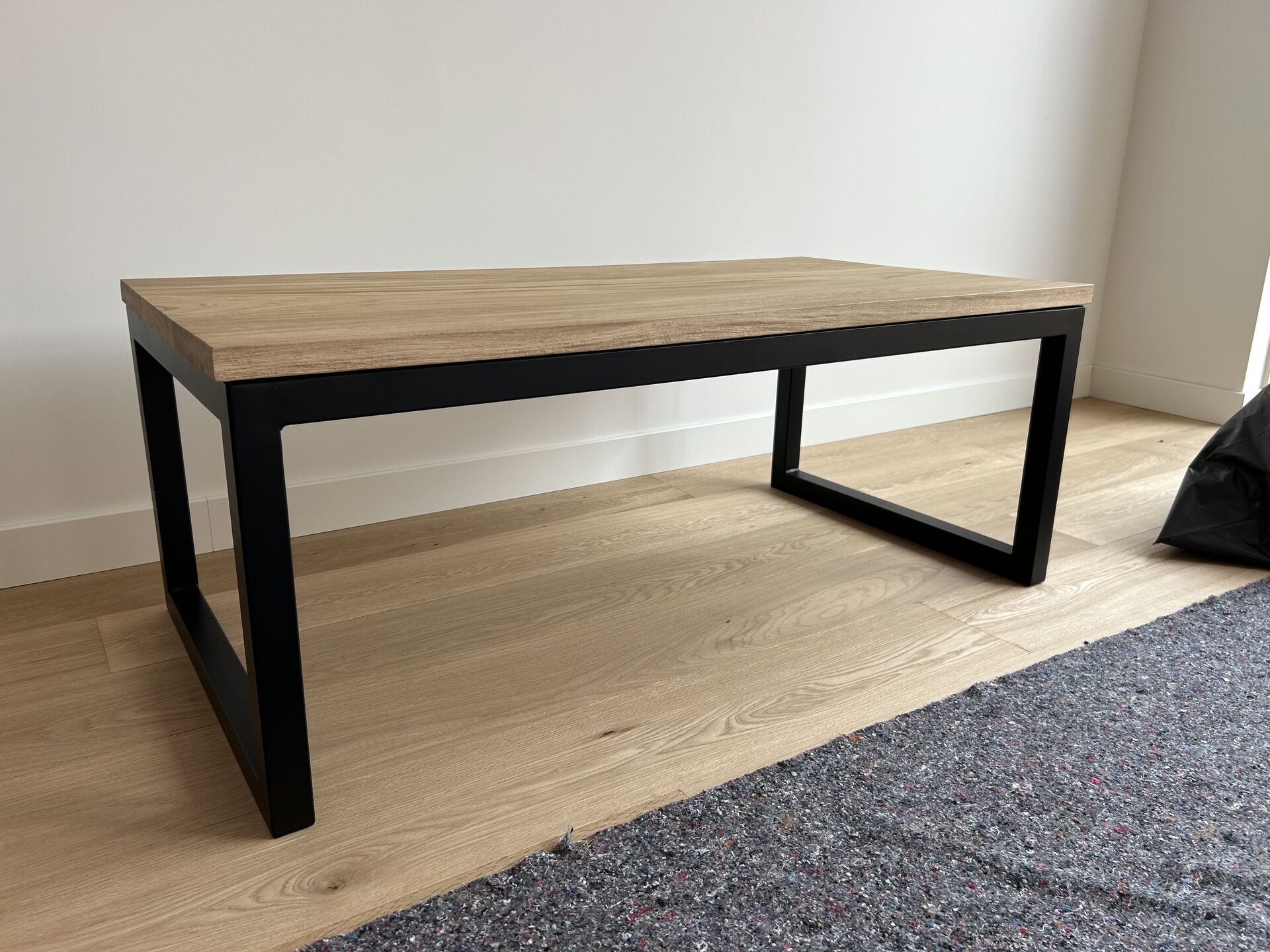 Tafel met stalen frame overzicht